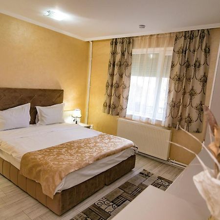 Floare De Iris Hotell Vama Veche Eksteriør bilde