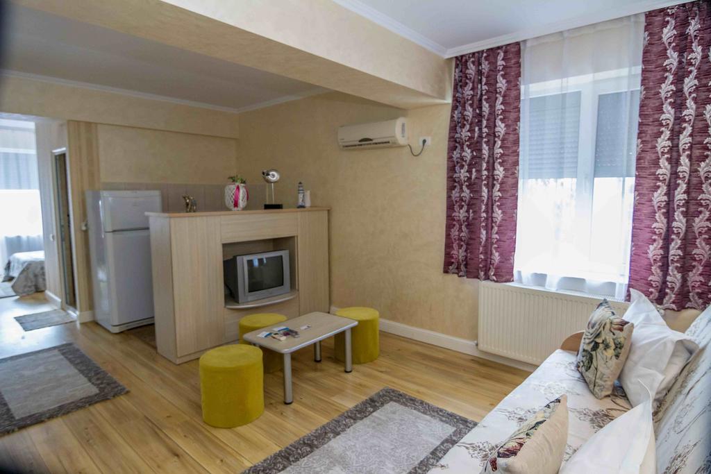 Floare De Iris Hotell Vama Veche Eksteriør bilde