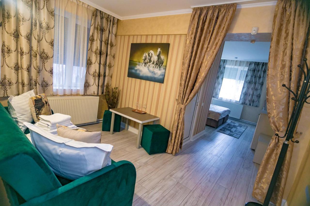 Floare De Iris Hotell Vama Veche Eksteriør bilde
