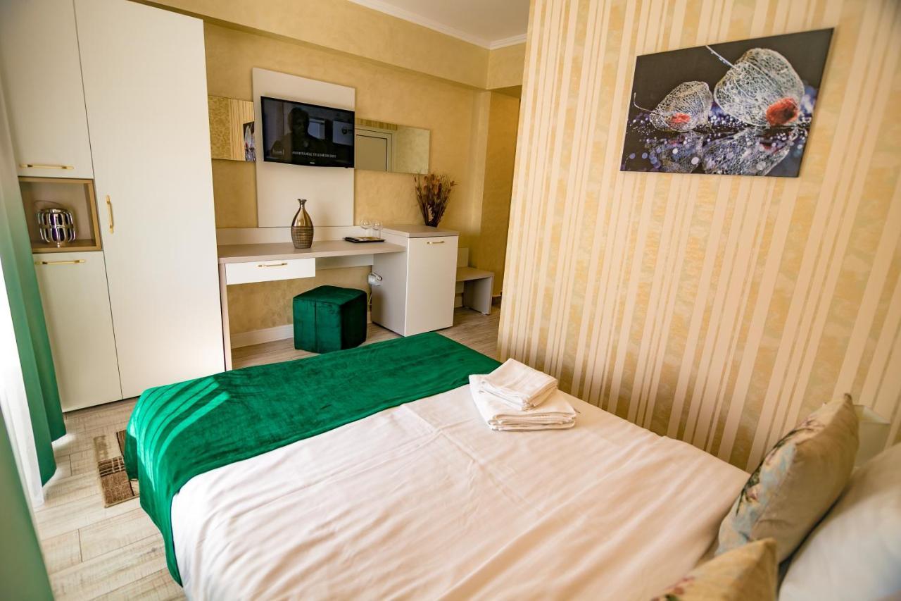 Floare De Iris Hotell Vama Veche Eksteriør bilde