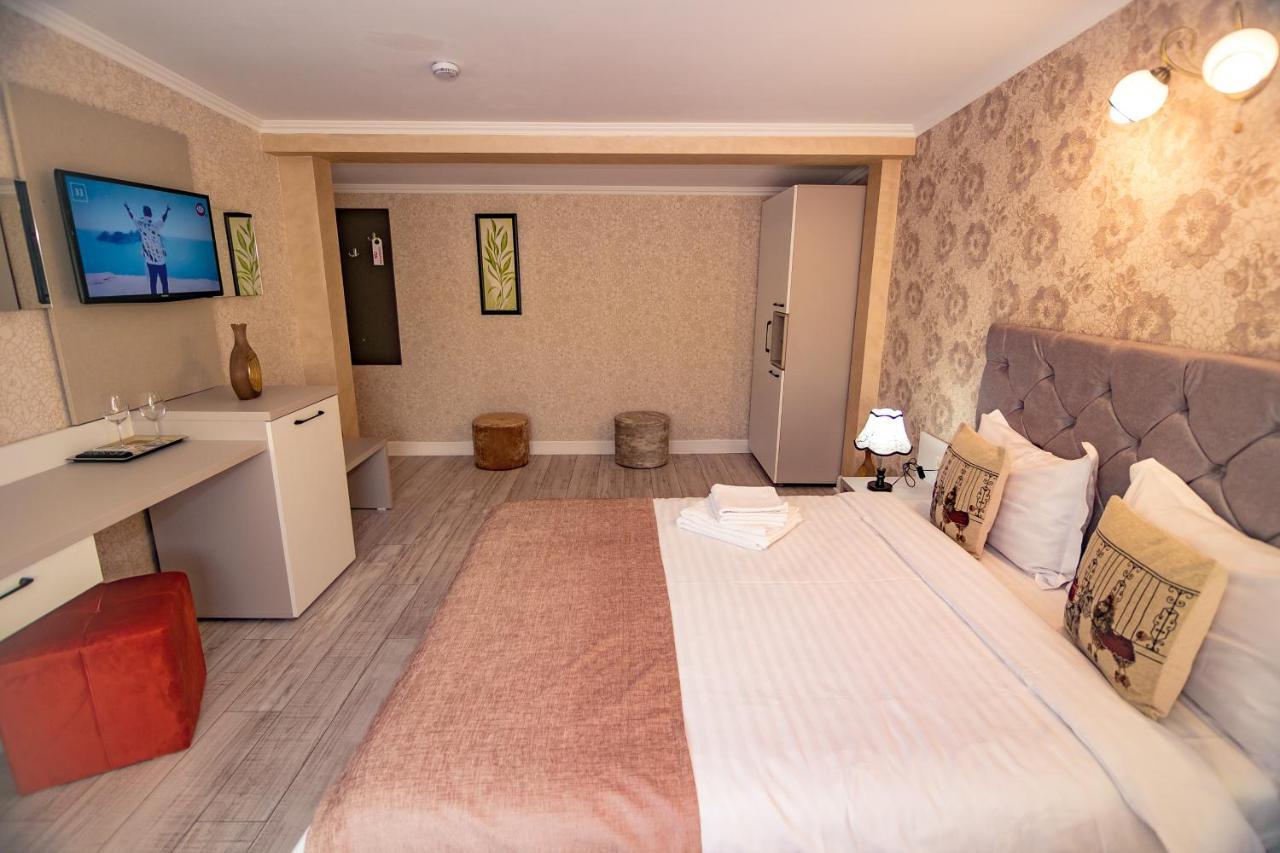 Floare De Iris Hotell Vama Veche Eksteriør bilde