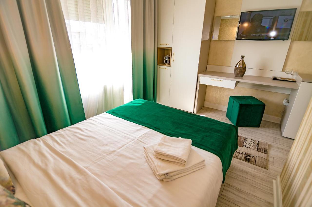 Floare De Iris Hotell Vama Veche Eksteriør bilde