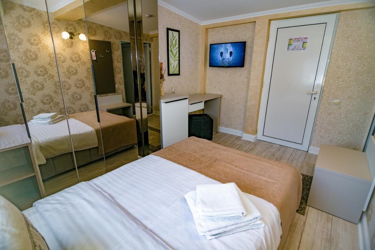 Floare De Iris Hotell Vama Veche Eksteriør bilde
