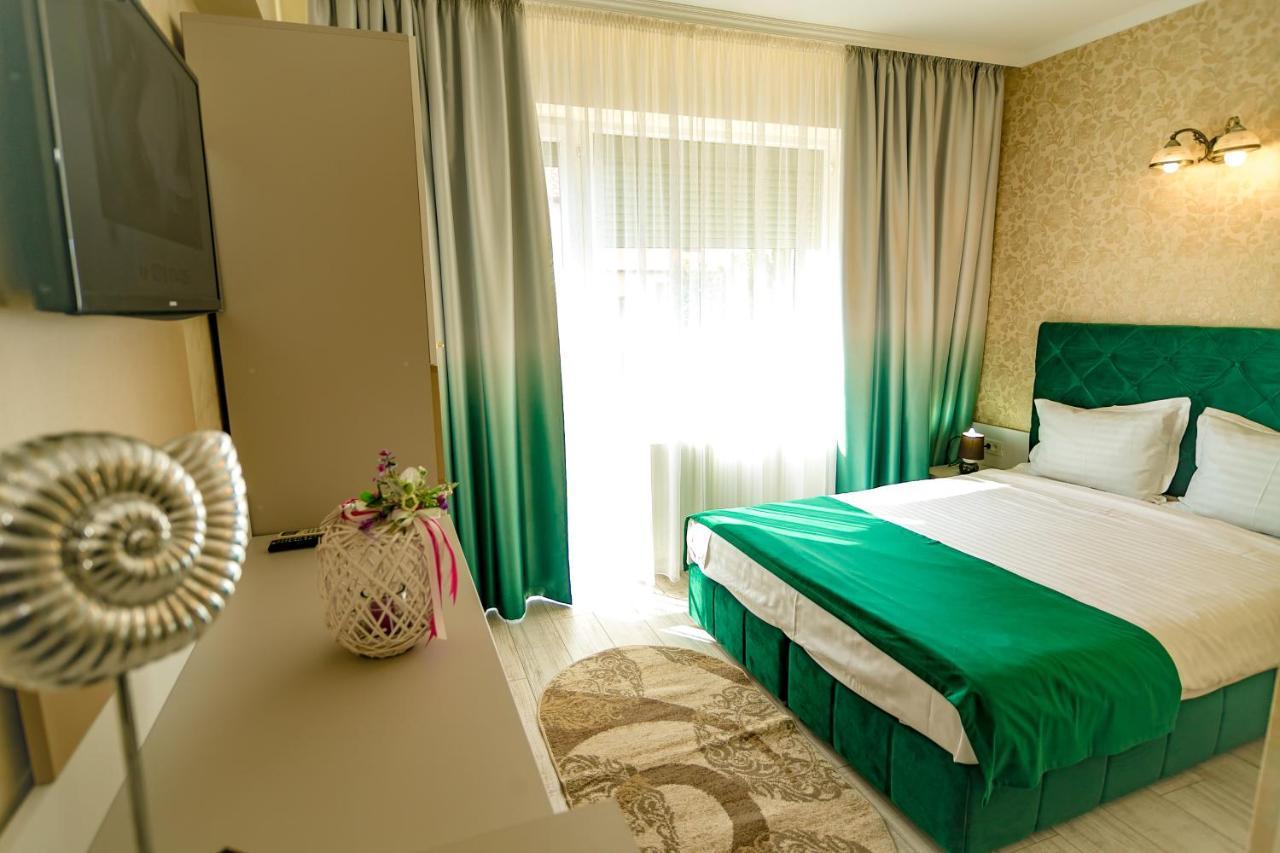 Floare De Iris Hotell Vama Veche Eksteriør bilde